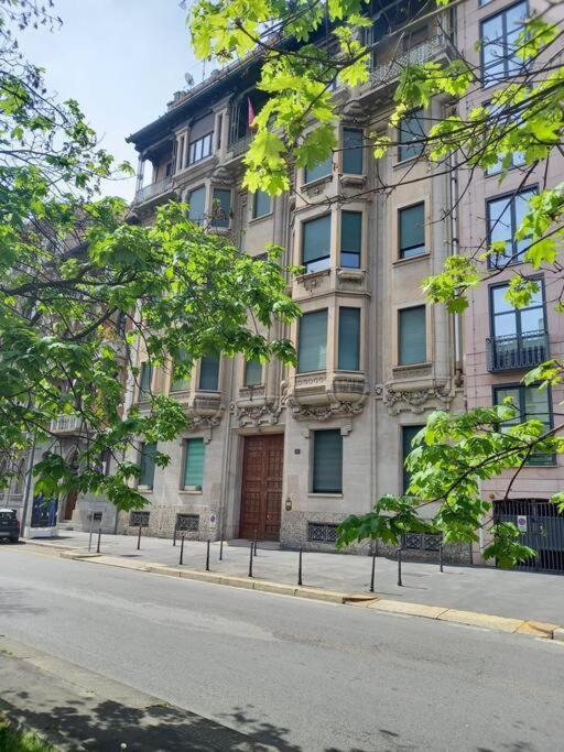 Attico Incantevole In Centro Citta Con Terrazzo Vicino Alle Sfilate Di Moda Apartamento